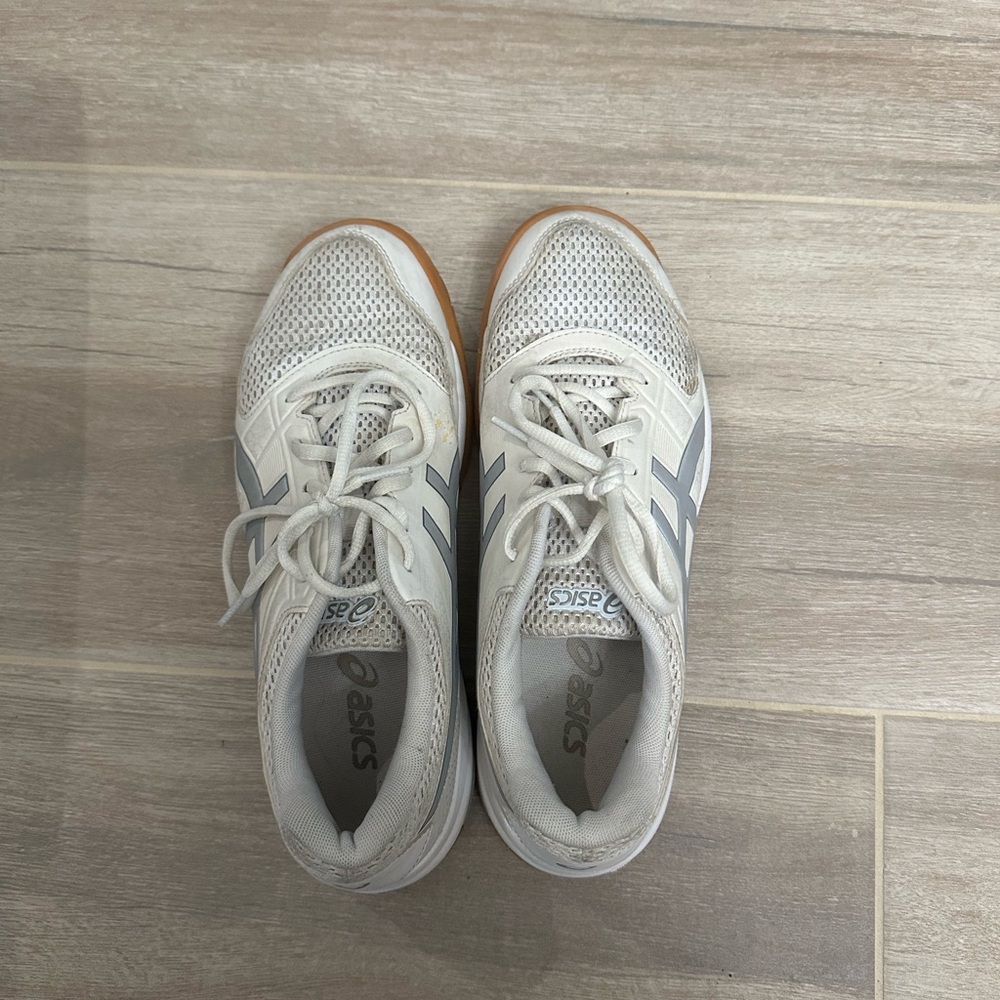 ASICS White Athletic Shoes with Mesh Upper and Cushioned Midsole